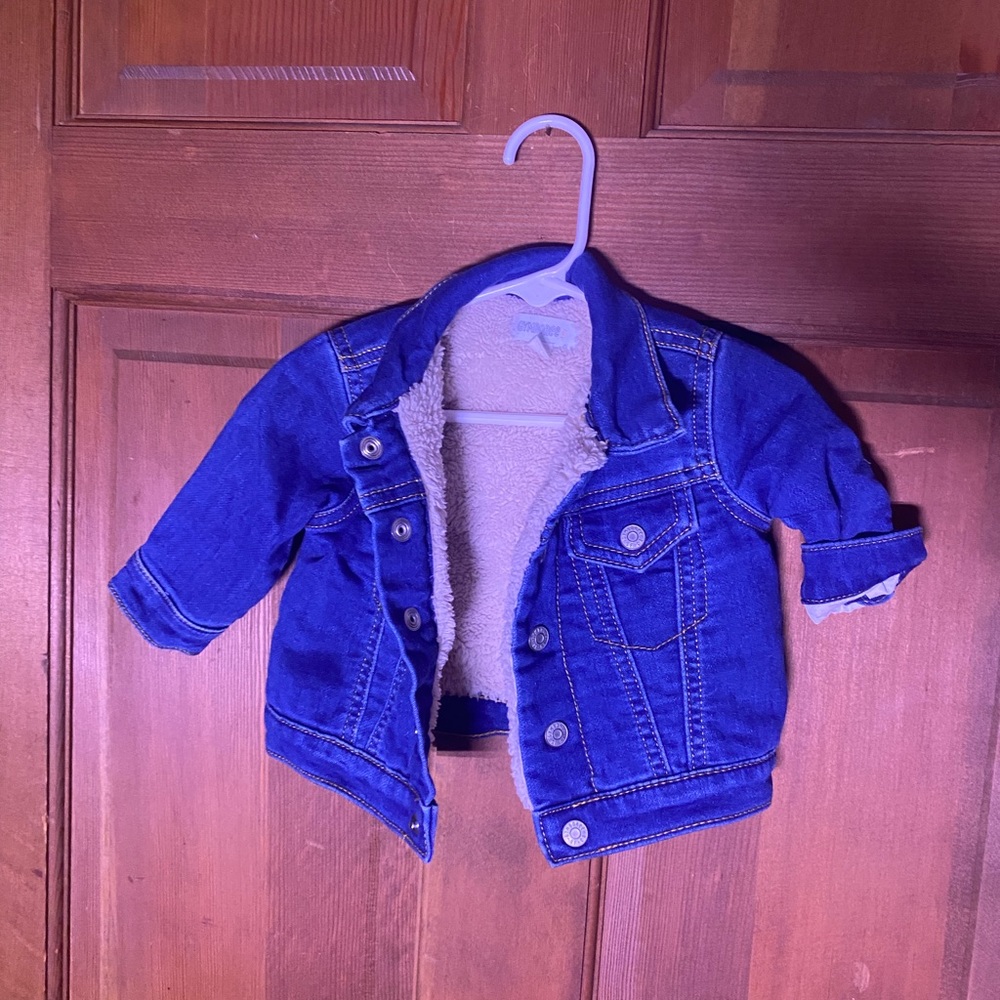 Fleece lined blue jean jacket with rollable sleeves